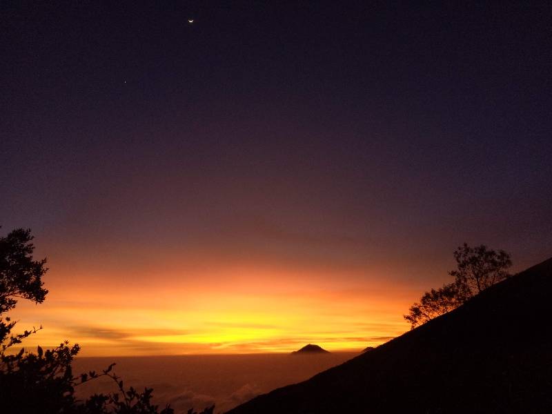 Sunset Gunung Merbabu (c) Atmakhati/Travelingyuk