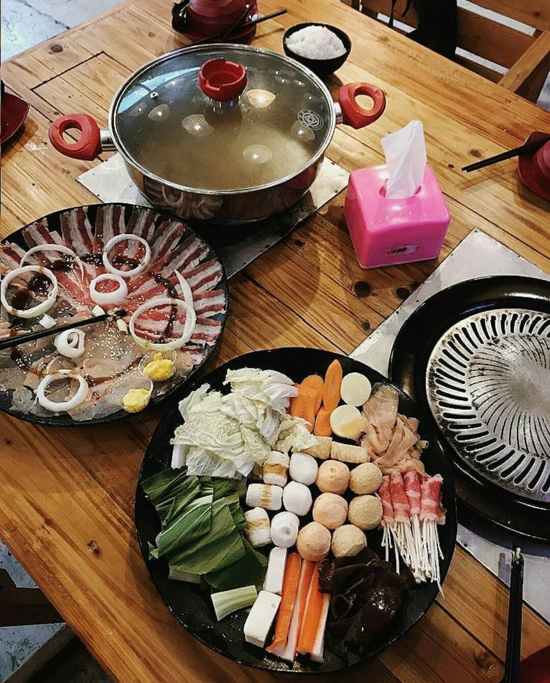 Hidangan Sukiyaki yang Lezat via Instagram @tikseeel