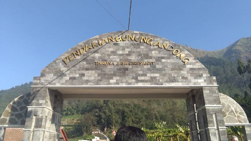 Gerbang Pendakian Gunung Andong (c) Atmakhati/Travelingyuk