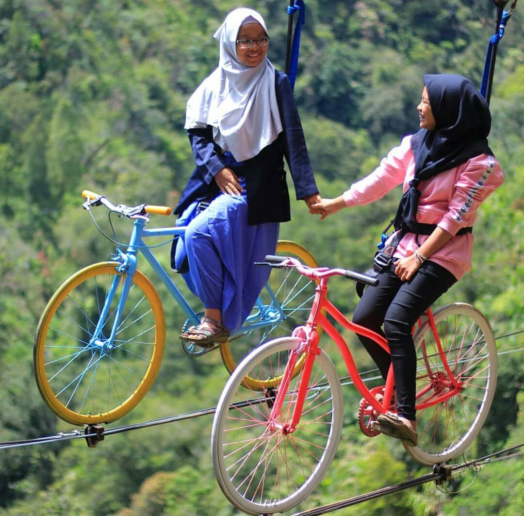 Pengalaman Mengesankan Bersama Kawan Naik Sepeda Layang via instagram @Wahendauswa