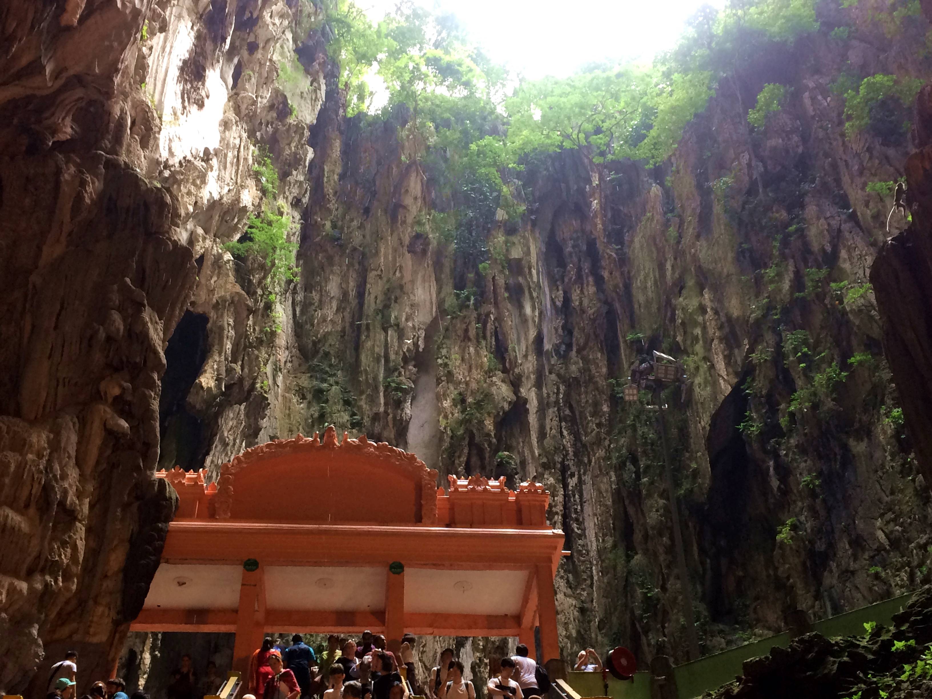 Pemandangan Gua Paling Atas di Batu Caves (c) Lina Auliani/Travelingyuk