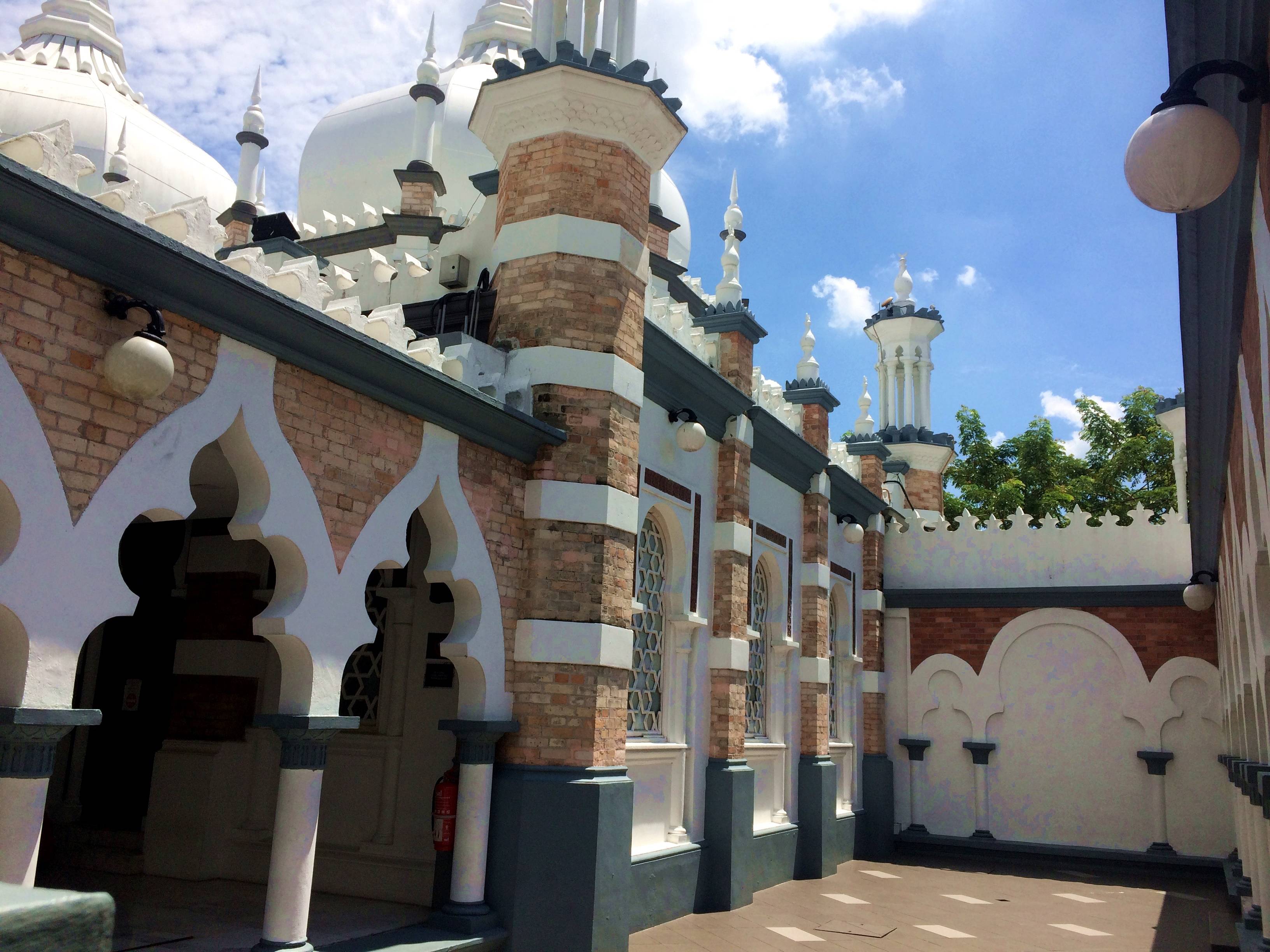 Salah Satu Bangunan dalam Masjid Jamek (c) Lina Auliani/Travelingyuk