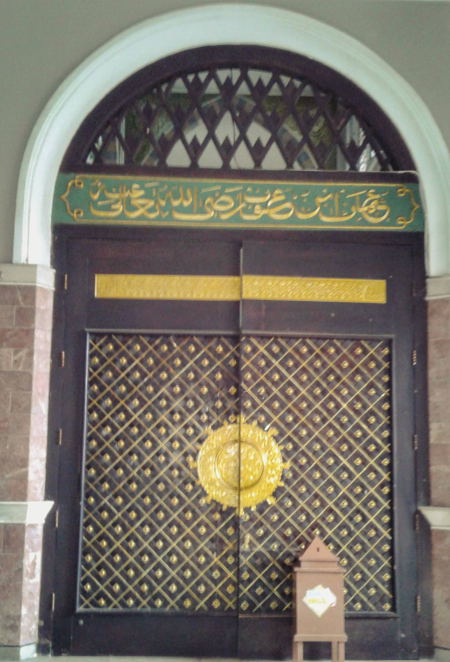 Pintu Masuk Masjid (c) Eva Oktaviasari/Travelingyuk