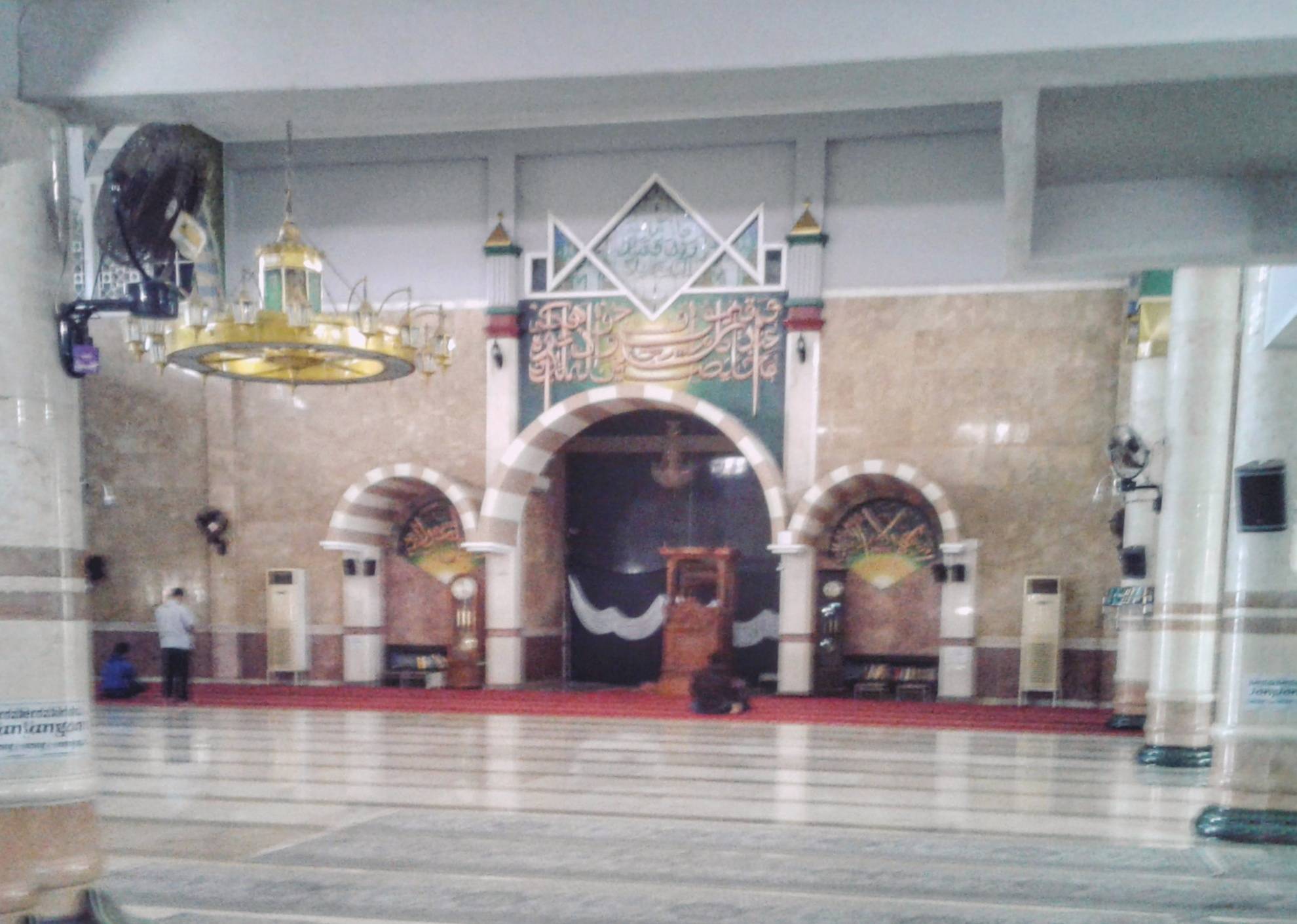 Bagian Dalam Masjid (c) Eva Oktaviasari/Travelingyuk