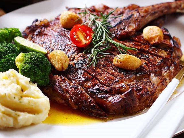 Rib Eye Steak dengan Kualitas Terbaik dan Terlezat via Instagram @muccasteak