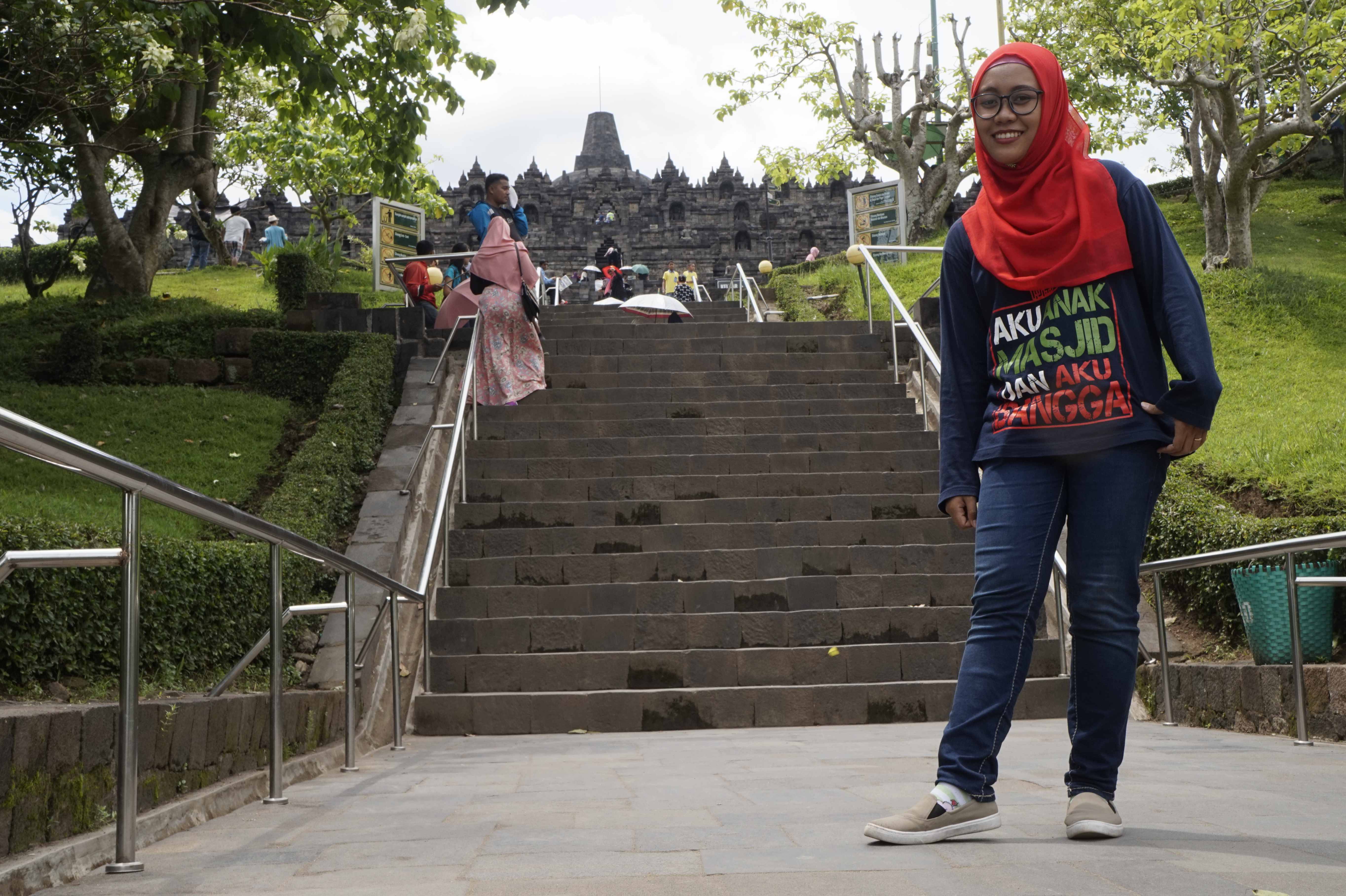 Tangga Menuju Plataran Candi Borobudur (c) Alviani Suwoko/Travelingyuk