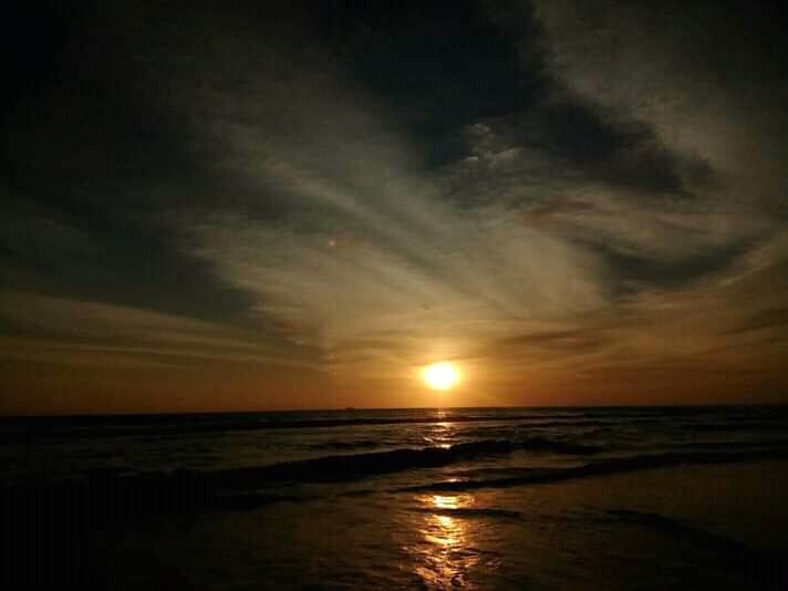 Sunset di Pantai Panjang (c) Nevan Jayadi/Travelingyuk