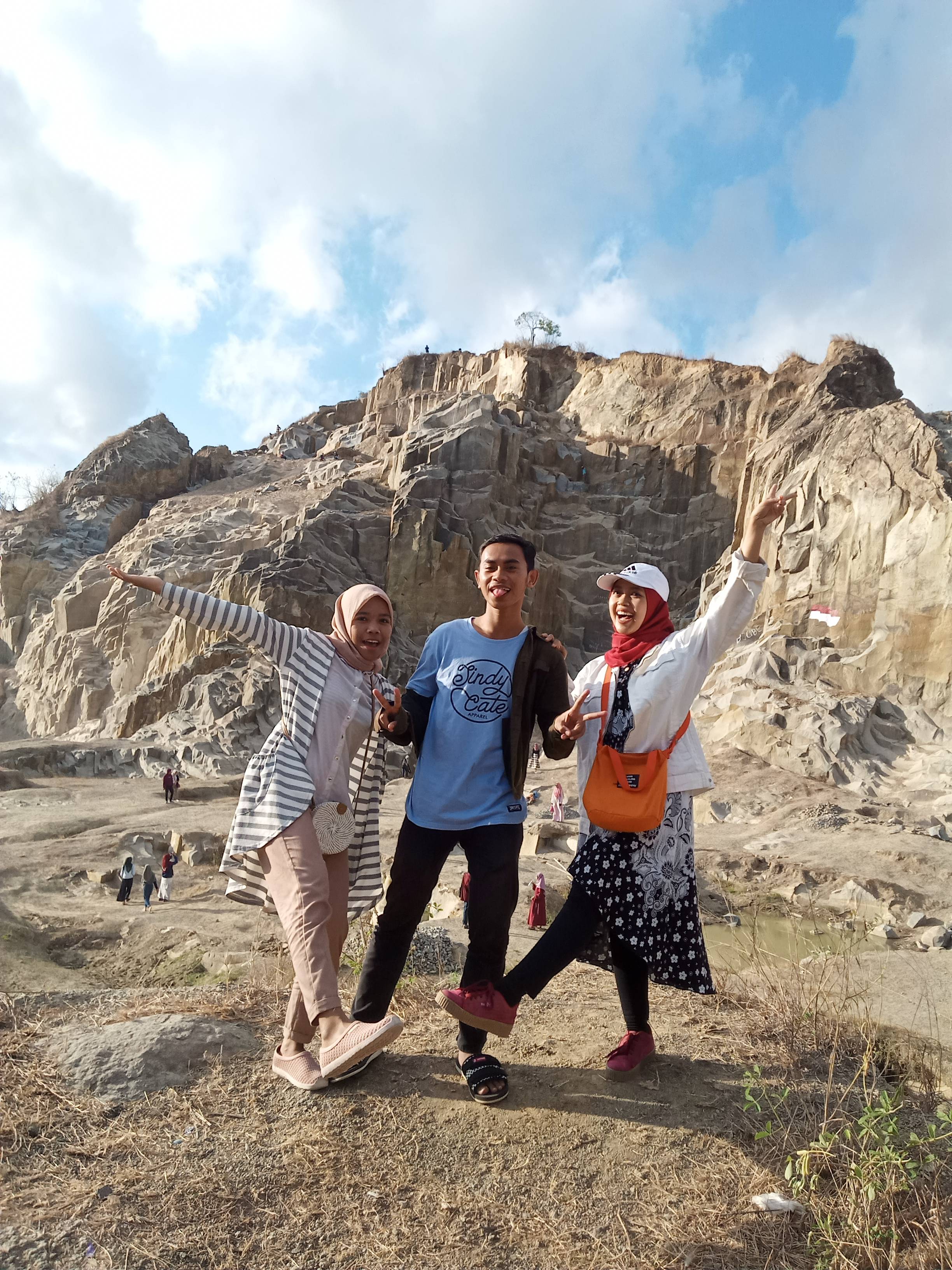 Bukit Balibe Destinasi Tambang Eksotis di Lombok  Tengah