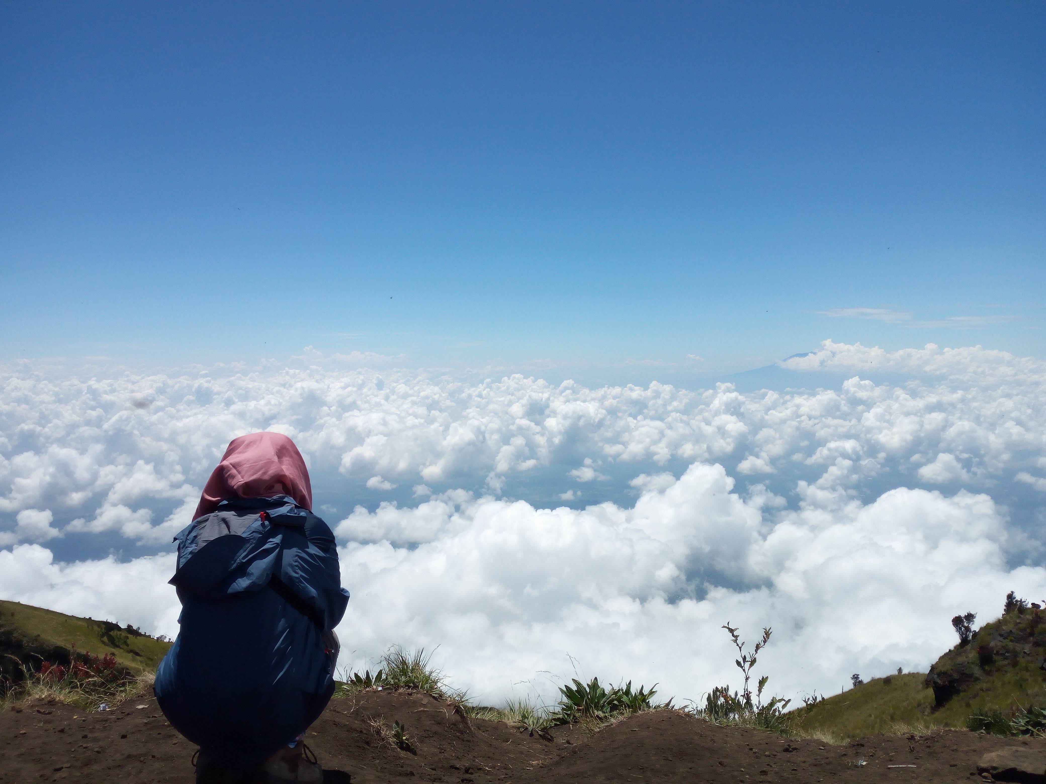 Puncak Gunung Merbabu (c) Hadfina Ella/travelingyuk
