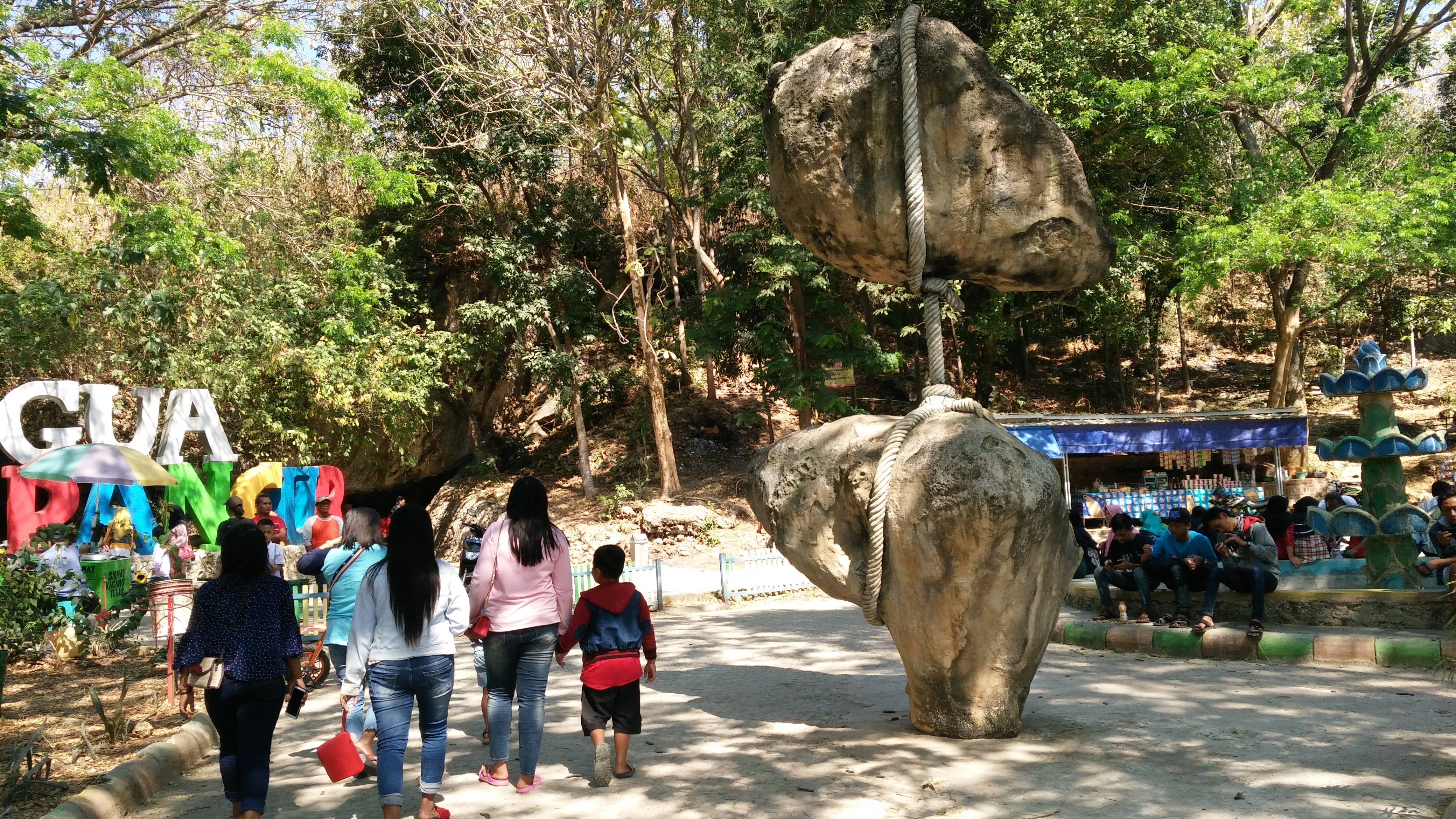 Wisata Tersembunyi di Kaki Pegunungan Kendeng - Gua Pancur