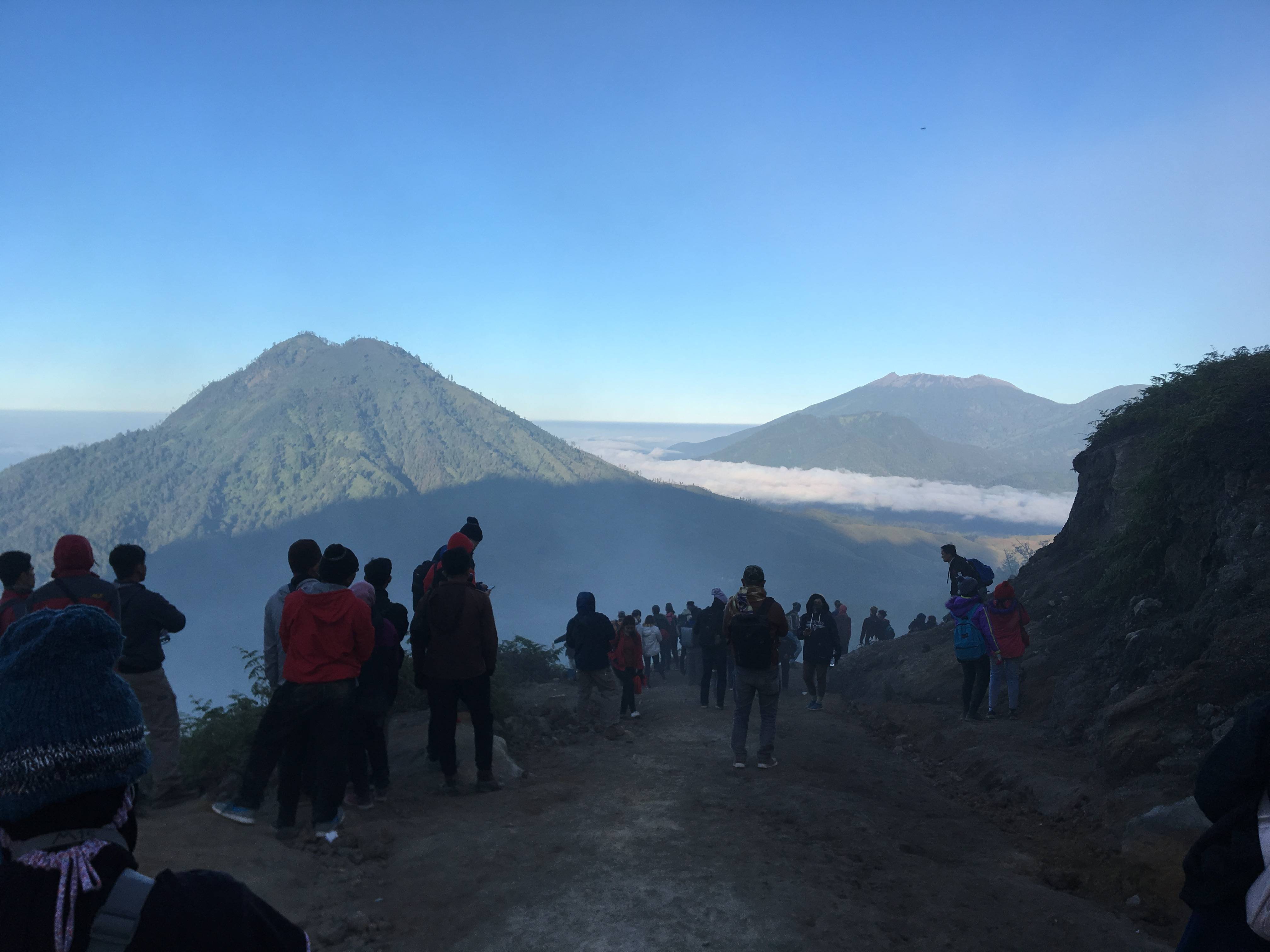 Gunung Ijen, Favorit Turis untuk Nikmati Sunrise di Banyuwangi