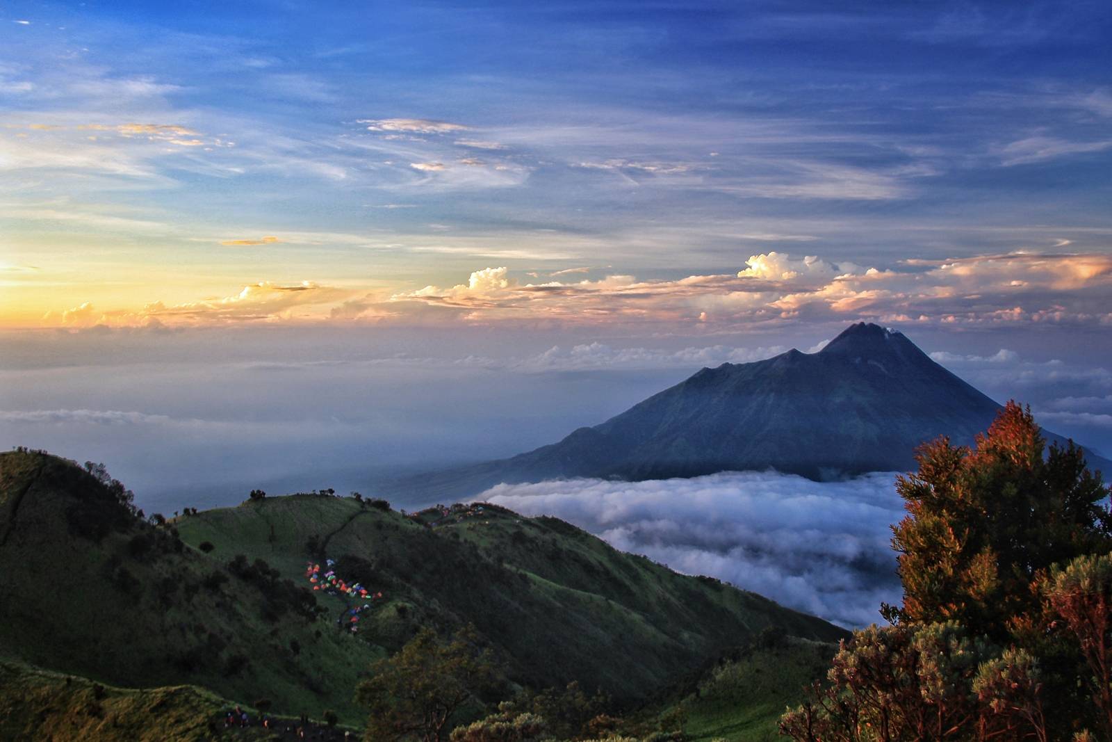 Menyaksikan Sunrise Gunung Di Jawa Cantik Bikin Rindu Mendaki