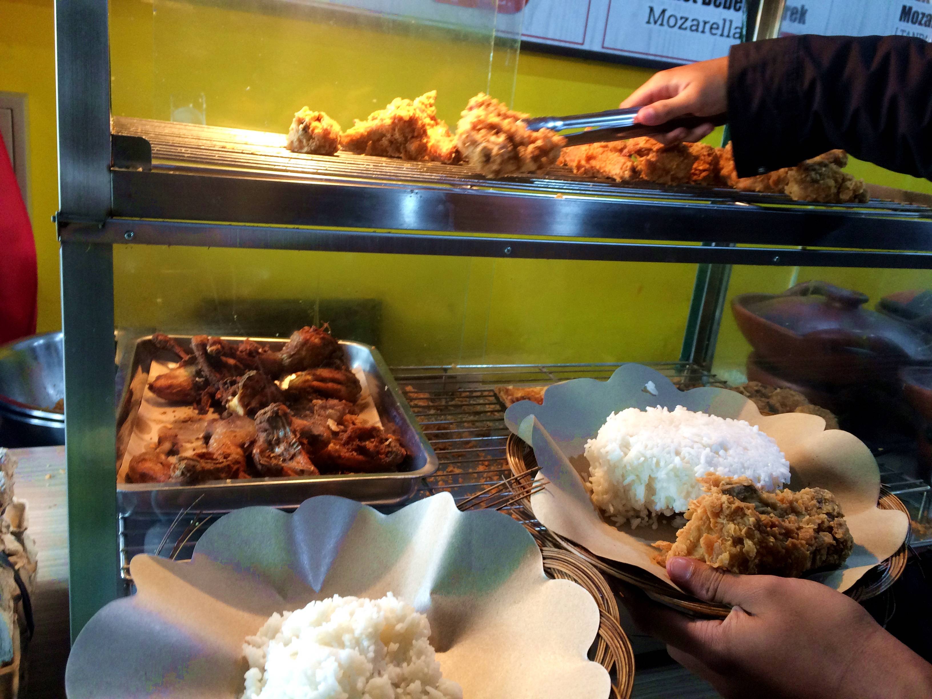  Ayam Geprek Pangeran  Wajib Cobain Kalo Lagi di Bandung