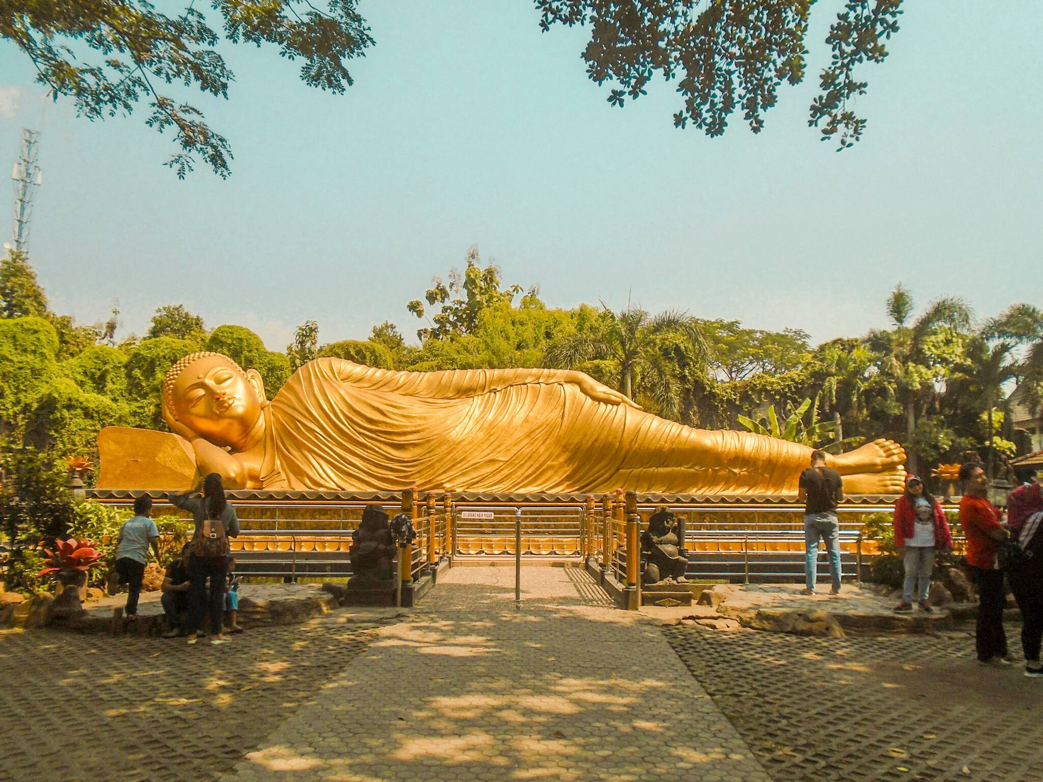 Patung Budha Tidur, Sebuah Destinasi Wisata yang Dikagumi