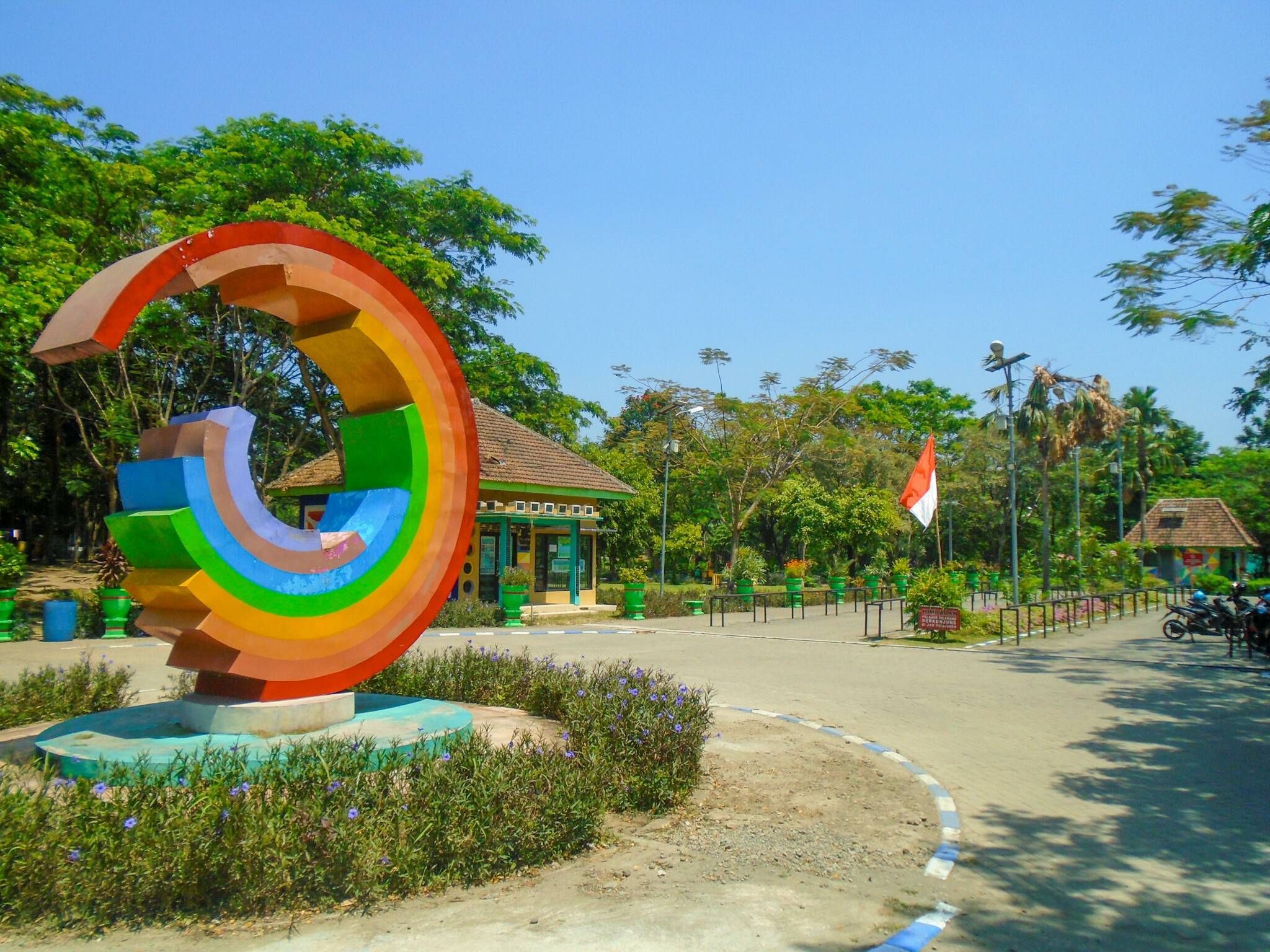 Taman Kebon Ratu Taman Indah Dengan Spot Foto Berbahan Barang Bekas
