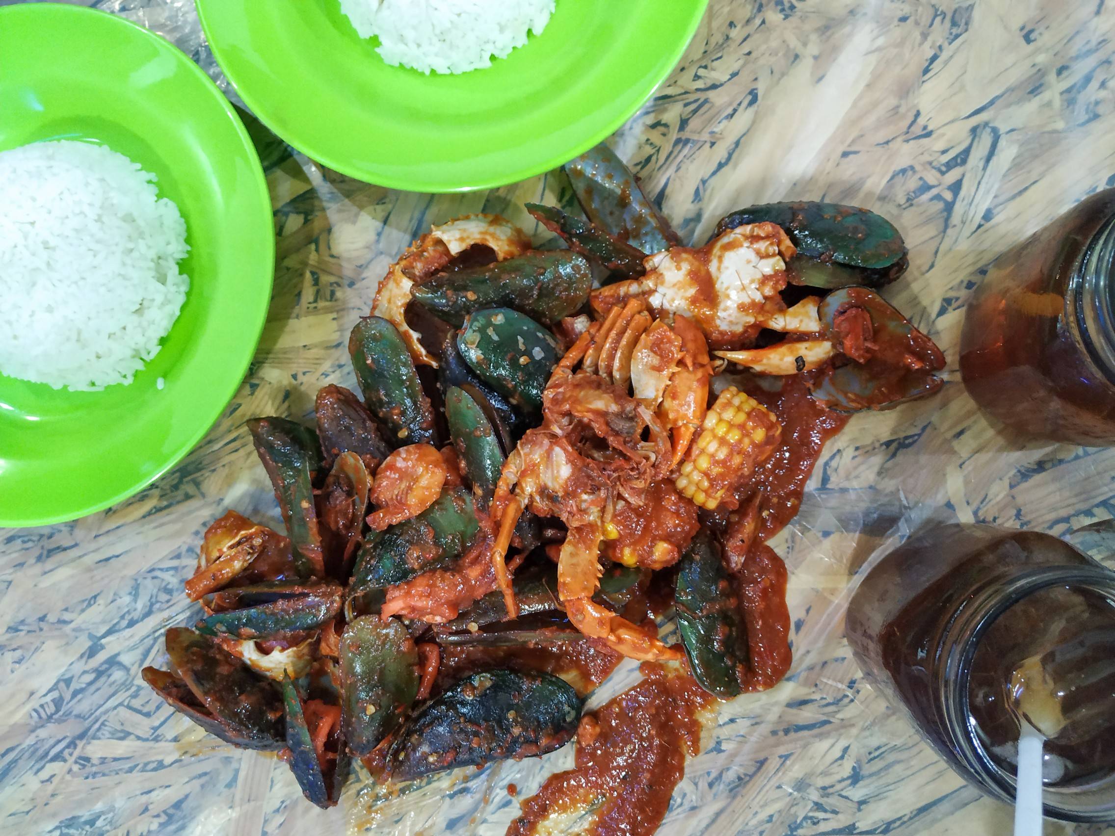 Omah Seafood  Surabaya  Serunya Makan Keroyokan Bareng Sahabat