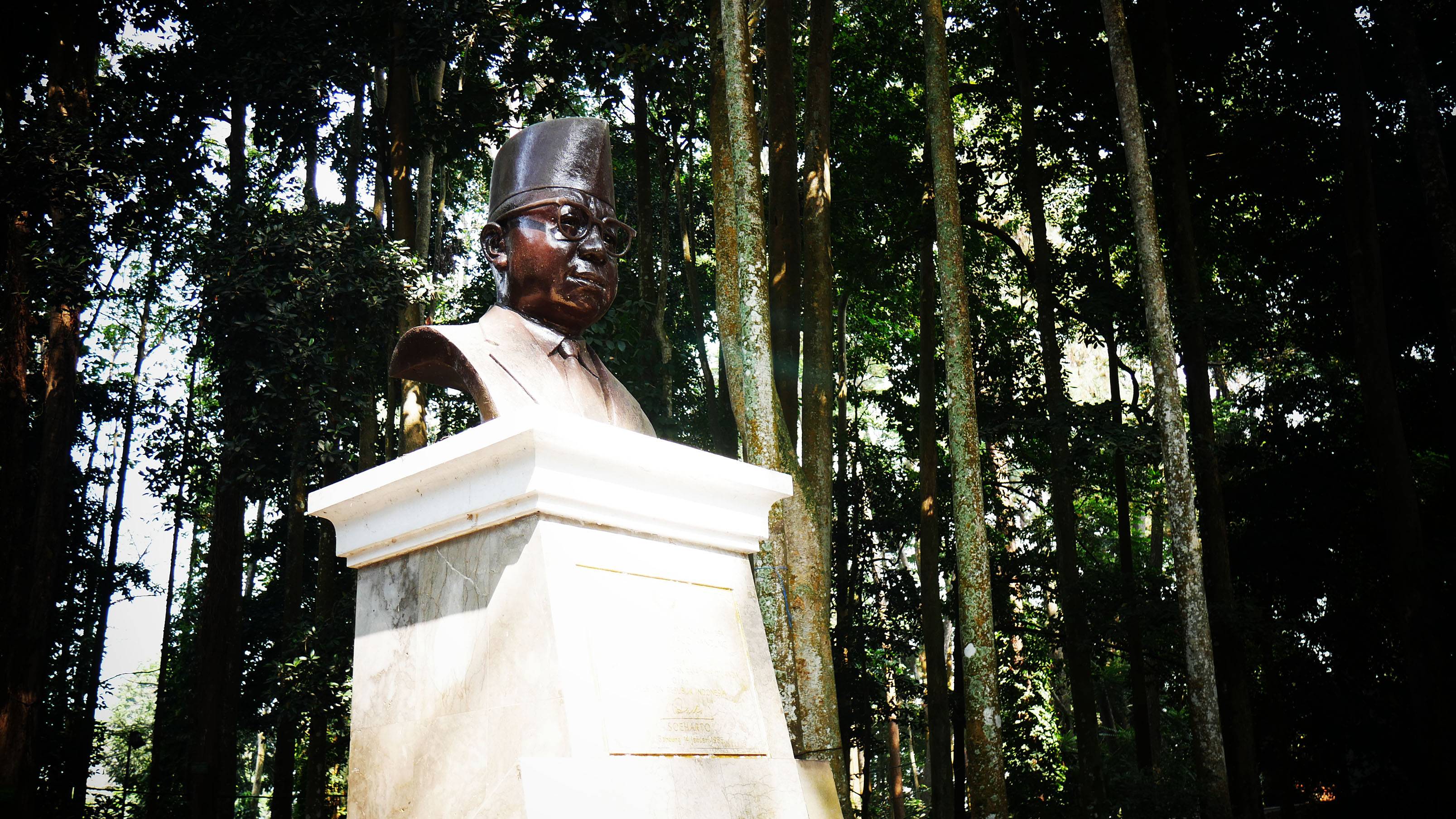 Patung Ir. H. Juanda di Taman Hutan Rakyat Juanda Dago Bandung Indonesia © Arakita Rimbayana
