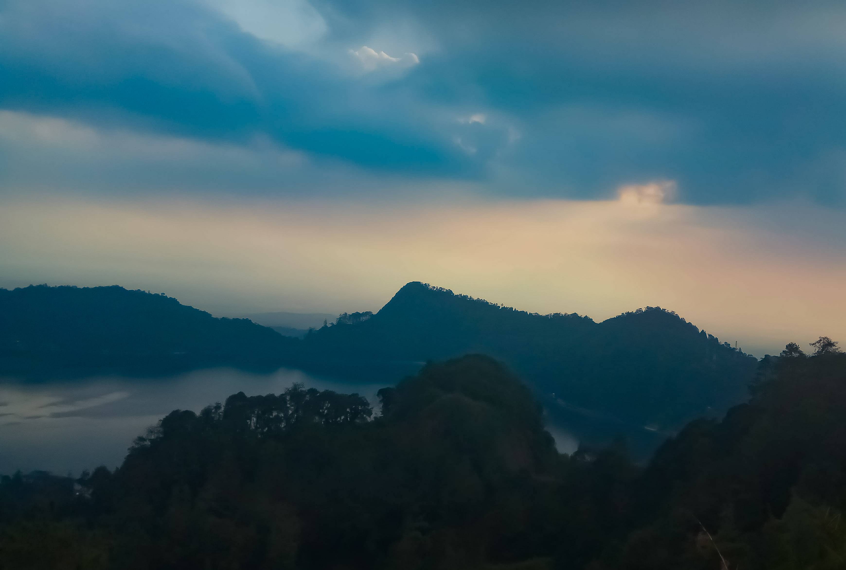 View Telaga Ngebel Dari Mloko Sewu  (c) MarMur/Travelingyuk