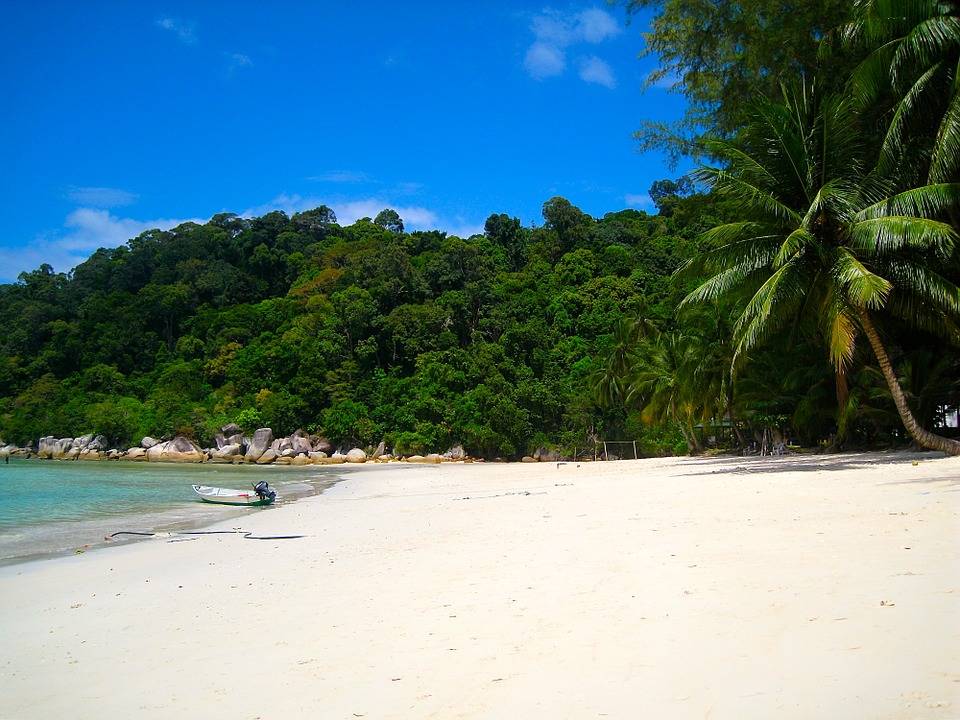 secluded_malaysia_beach_perenthian_islands_island_485323_Vlc.jpg
