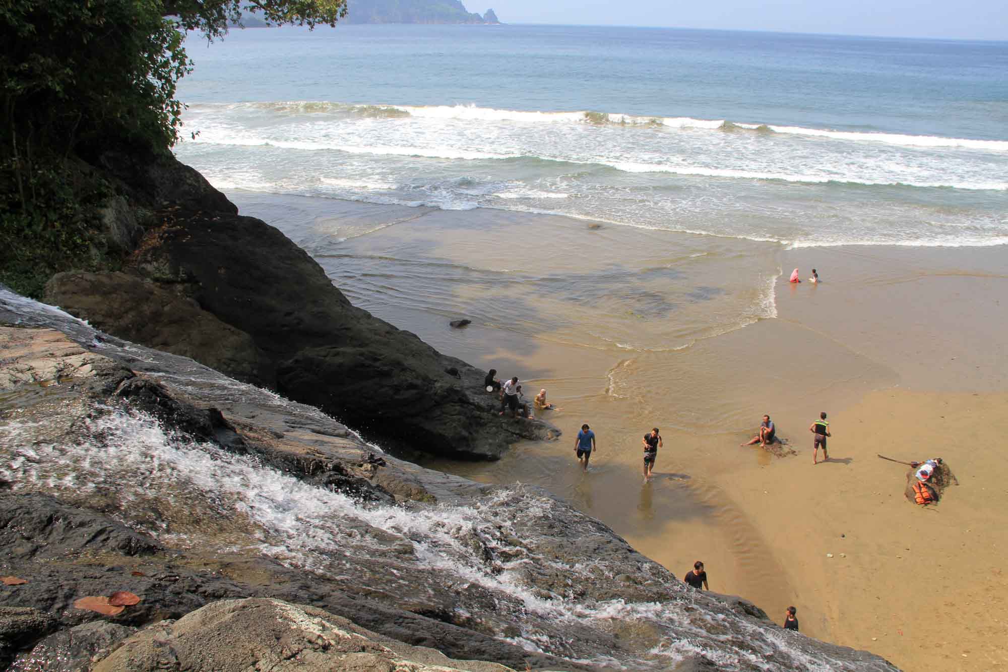 Pantai Wediawu, Wisata Bahari Lengkap di Sudut Malang