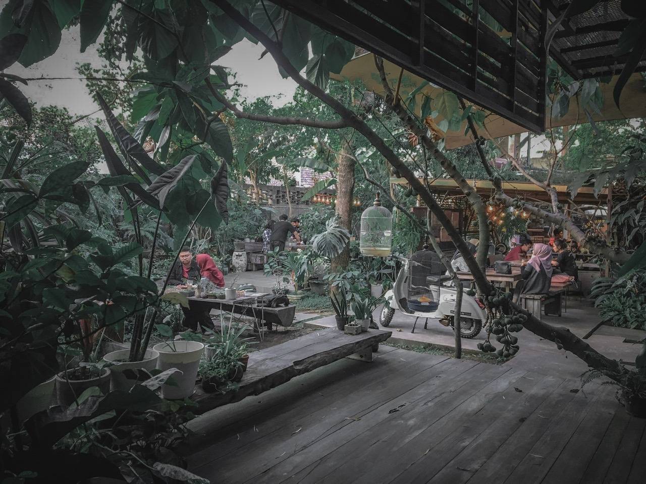 Kedai Kopi Berkonsep Alam Malang Raya