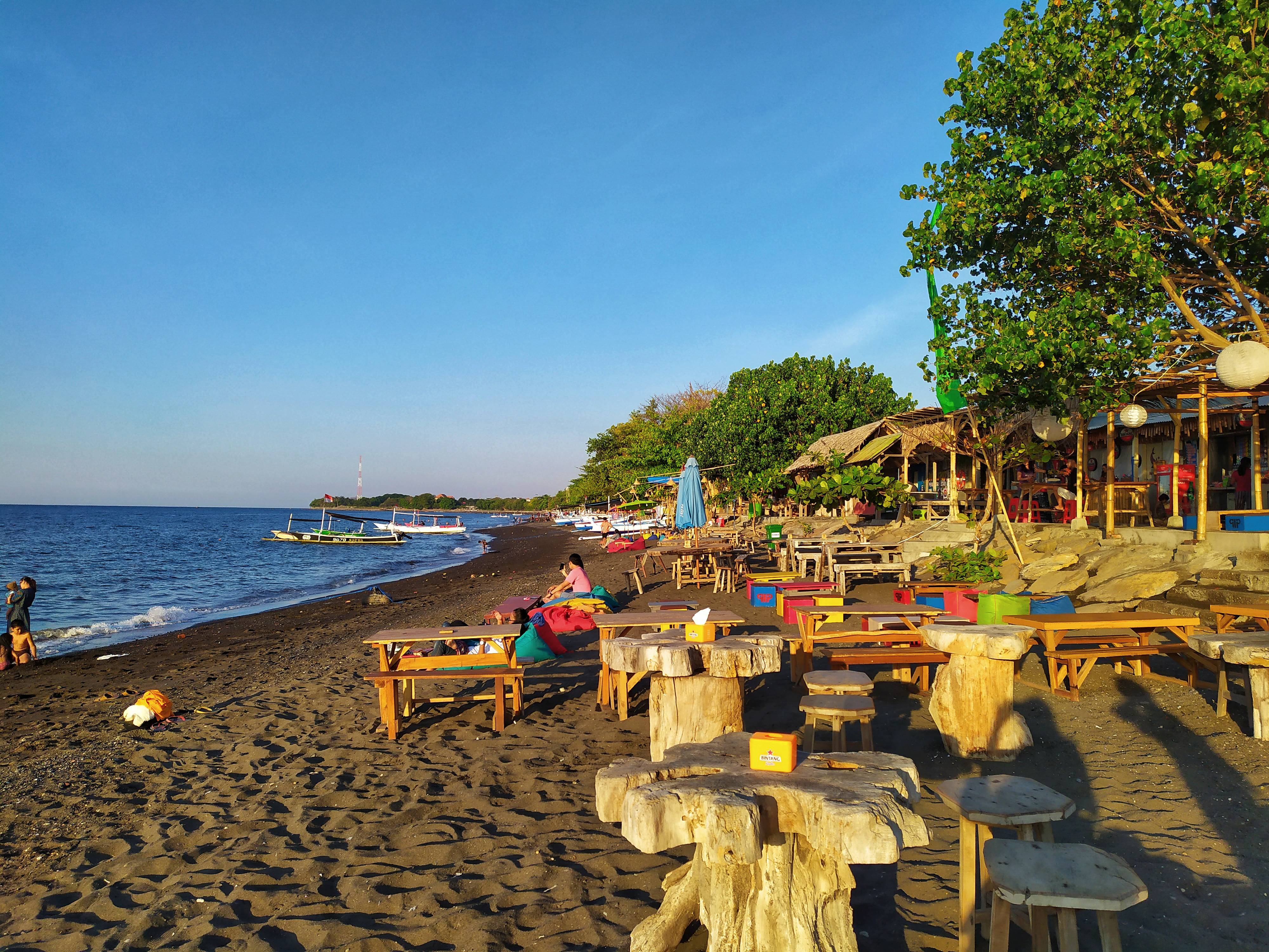 spot asyik menonton sunset di Pantai Penimbang (c) Suarcani/Travelingyuk