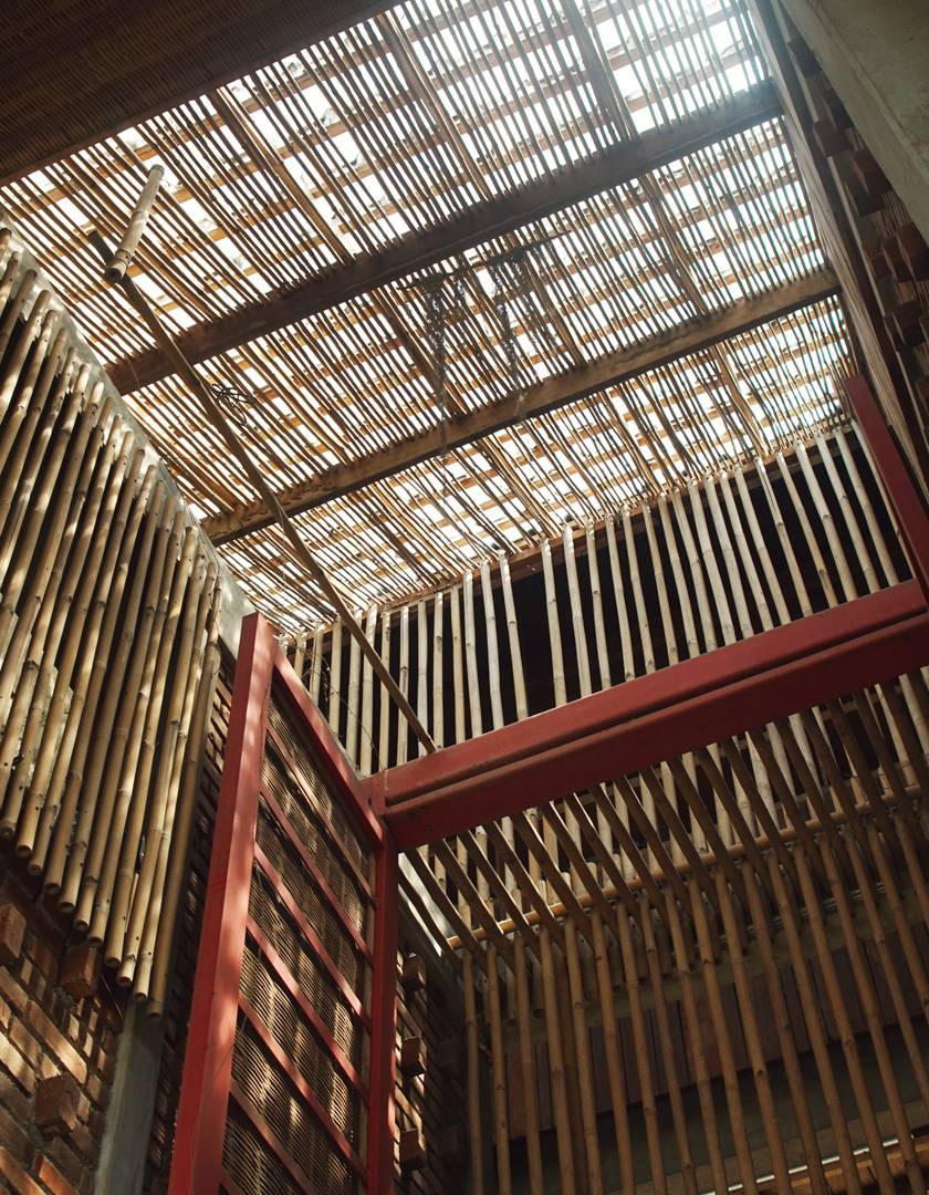 arsitektur_bermaterialkan_bambu_dengan_pencahayaan_yang_baik_YK5.jpg